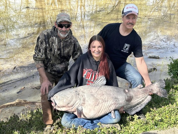 teen catches largest fish in Ohio history record