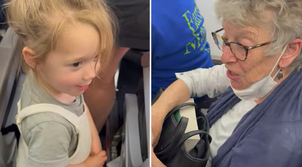 plane passengers sing twinkle twinkle to toddler girl