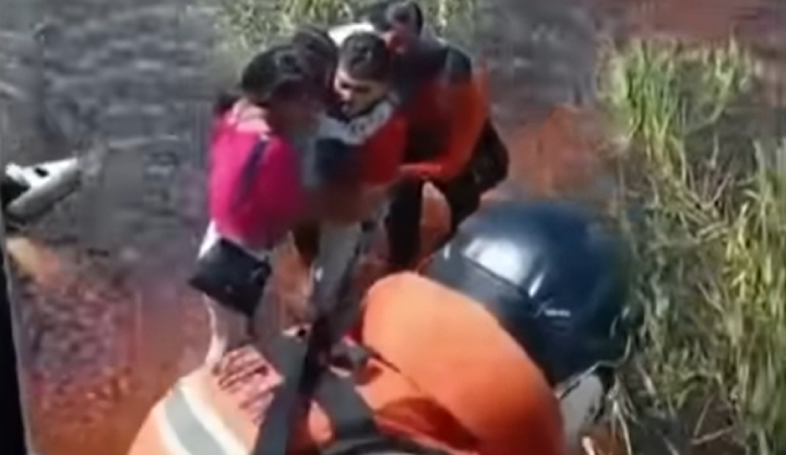 5 people rescued swamp plane crash in Bolivia