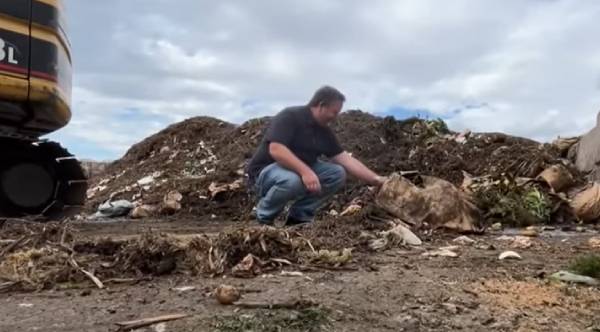 Husband Digs Through Dump And Finds Wife’s Wedding Rings