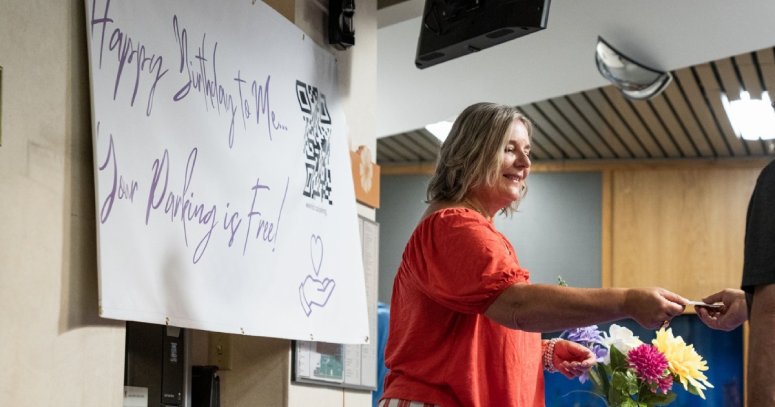 woman celebrates birthday paying for parking hospital