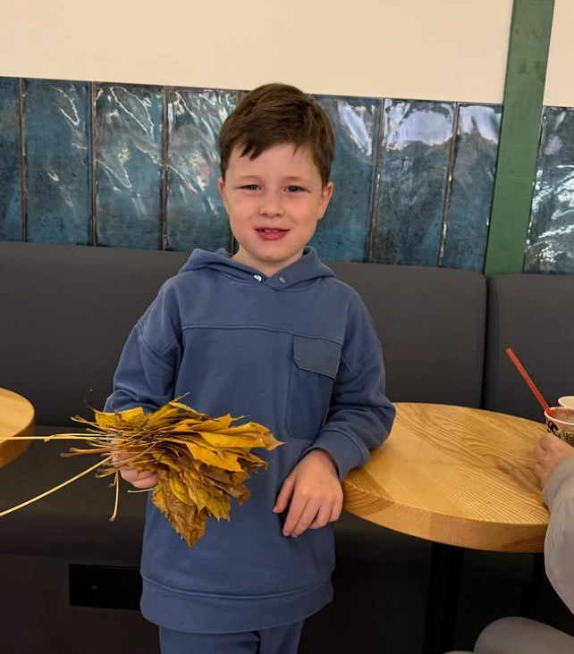 kids buy drinks with leaves Ukraine