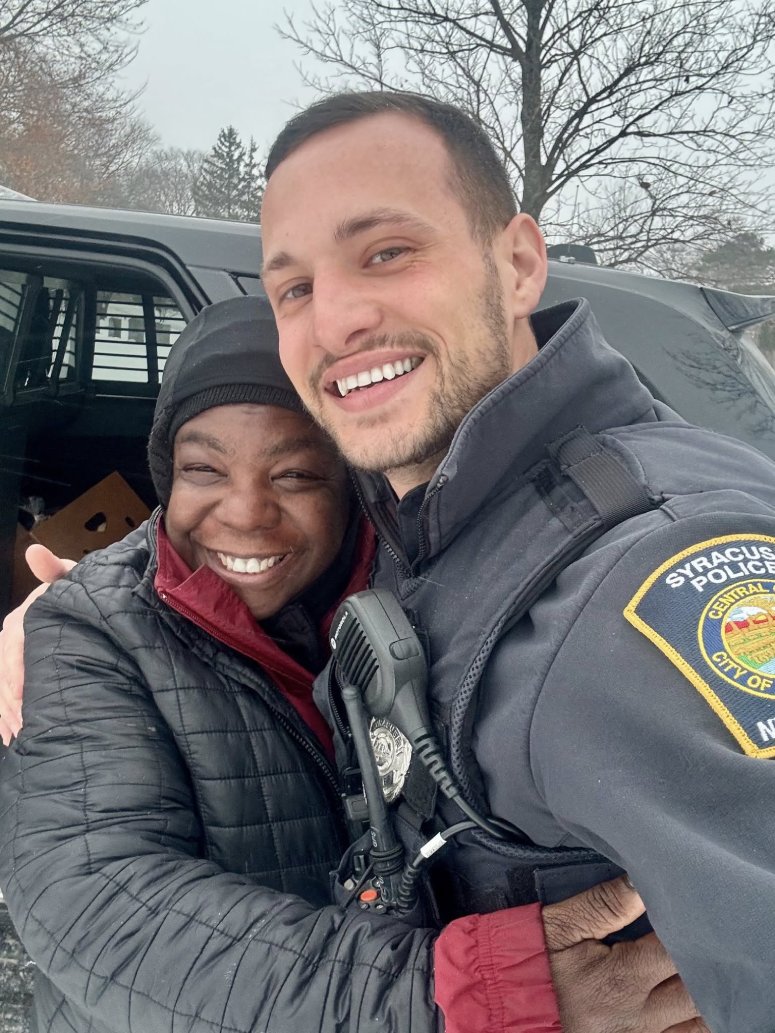 police officer helps woman groceries