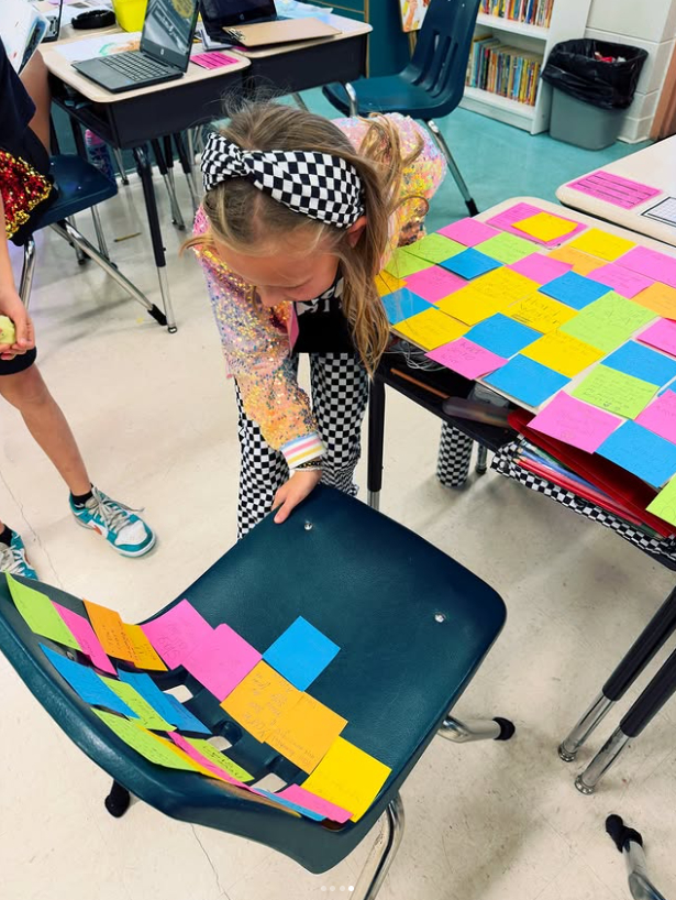 students post it notes for classmate