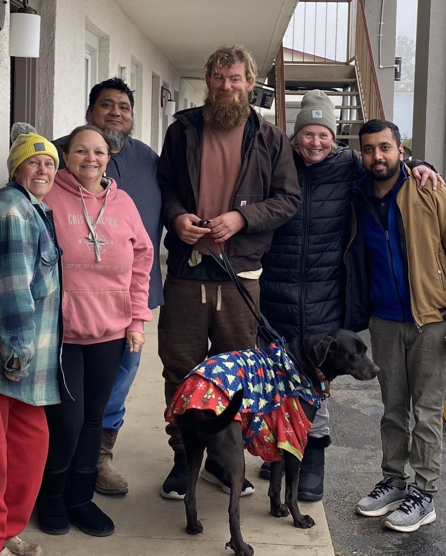 community helps homeless man